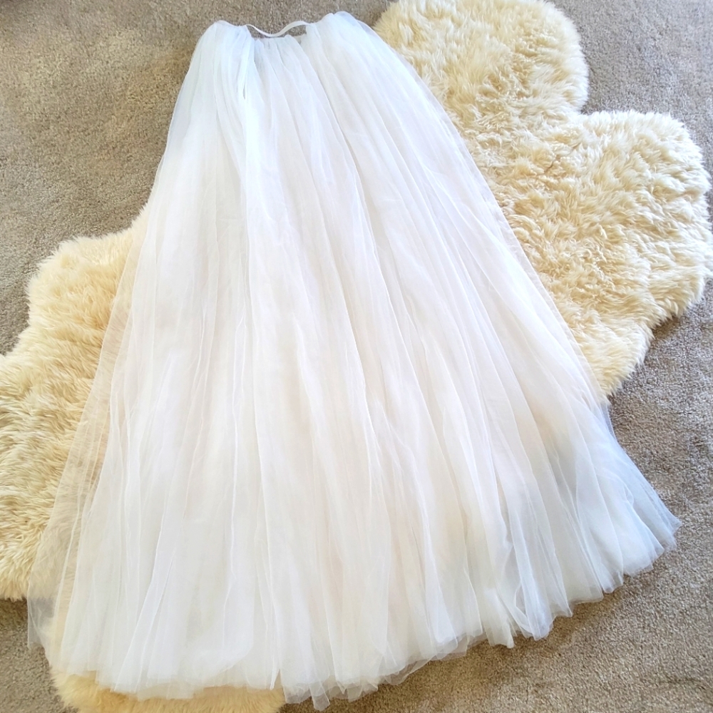 White tulle detachable bridal over skirt